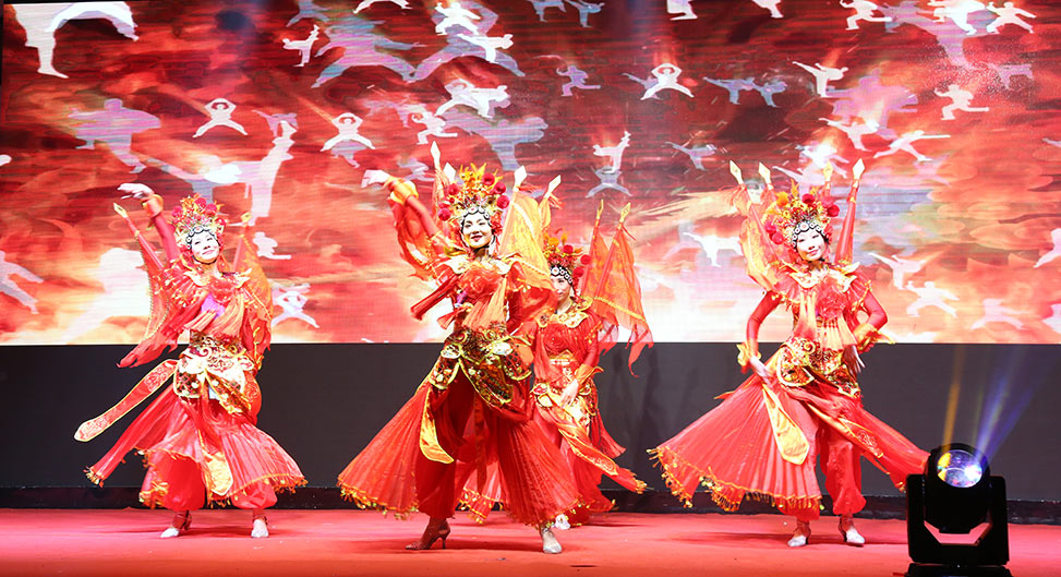 开场舞1.jpg 开场舞1.jpg